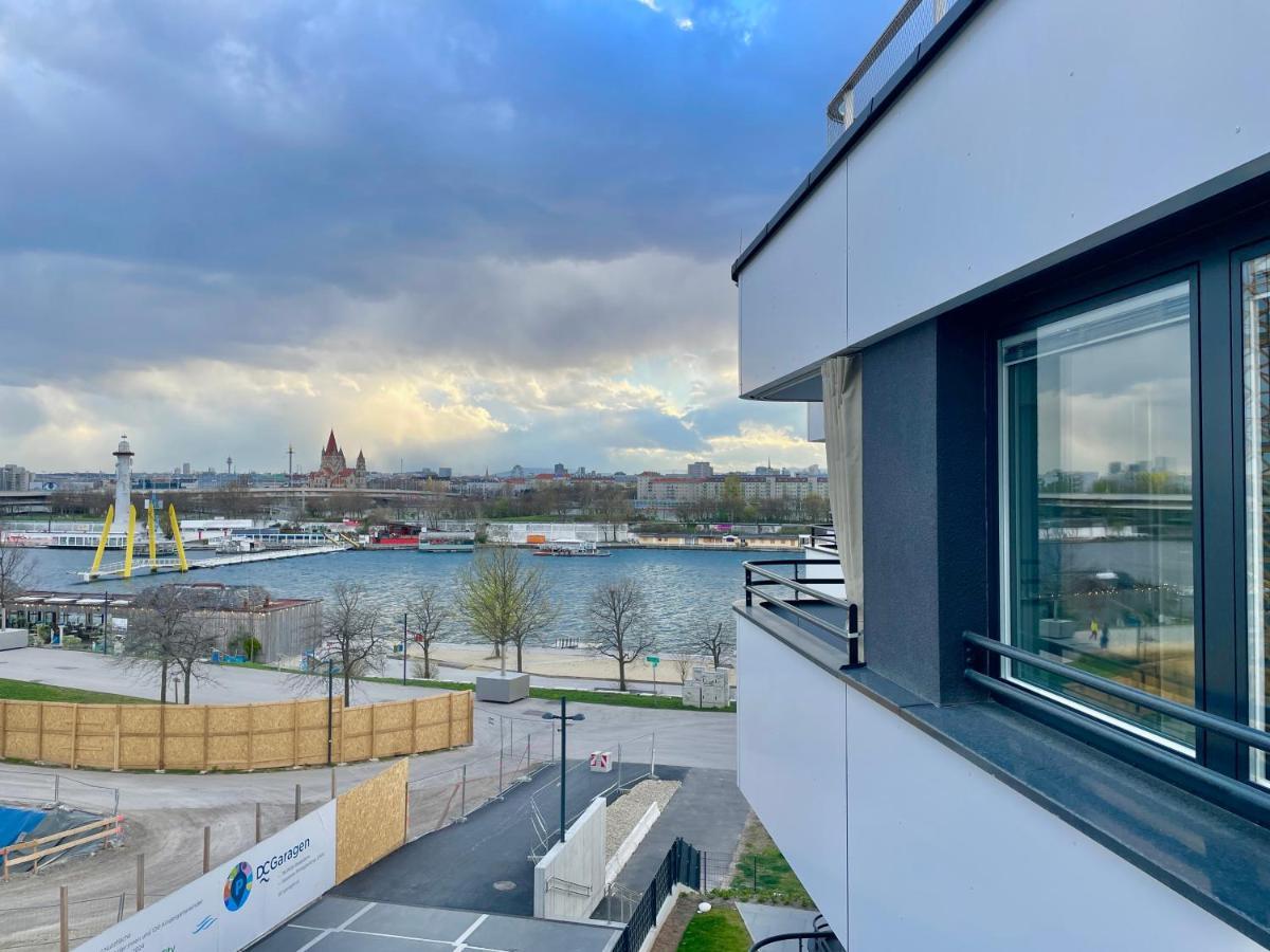 Riverfront With Balcony And Ac Appartement Vienne
